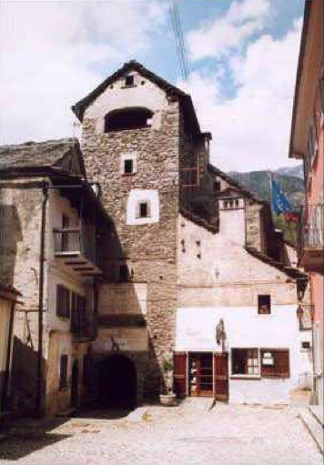 Restauro e risanamento conservativo torretta medievale nel centro storico di varzo